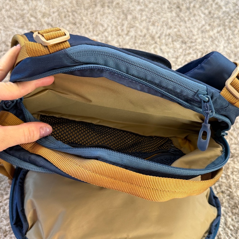 Dakine Mens Snowboarding Backpack Blue and Yellow Backpack - Picture 8 of 16